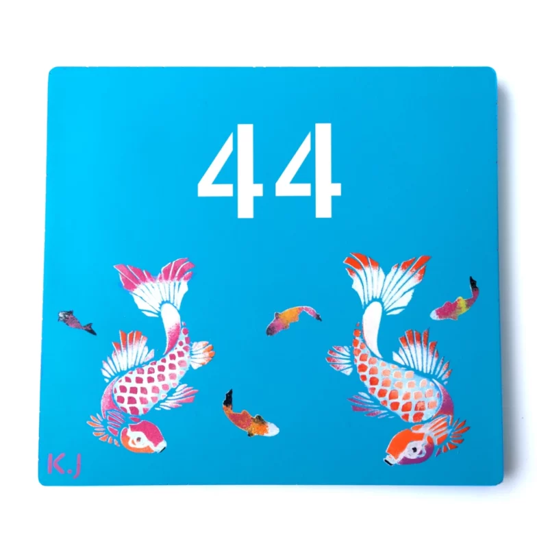 Un numéro de maison original et coloré - modèle poisson de la chance